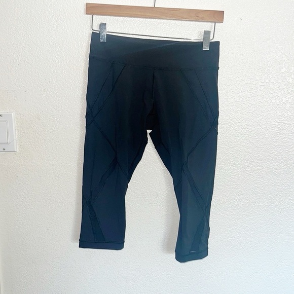 lululemon athletica Pants - Lululemon Black Cropped Mesh Detail Women’s Gummy Logo Leggings